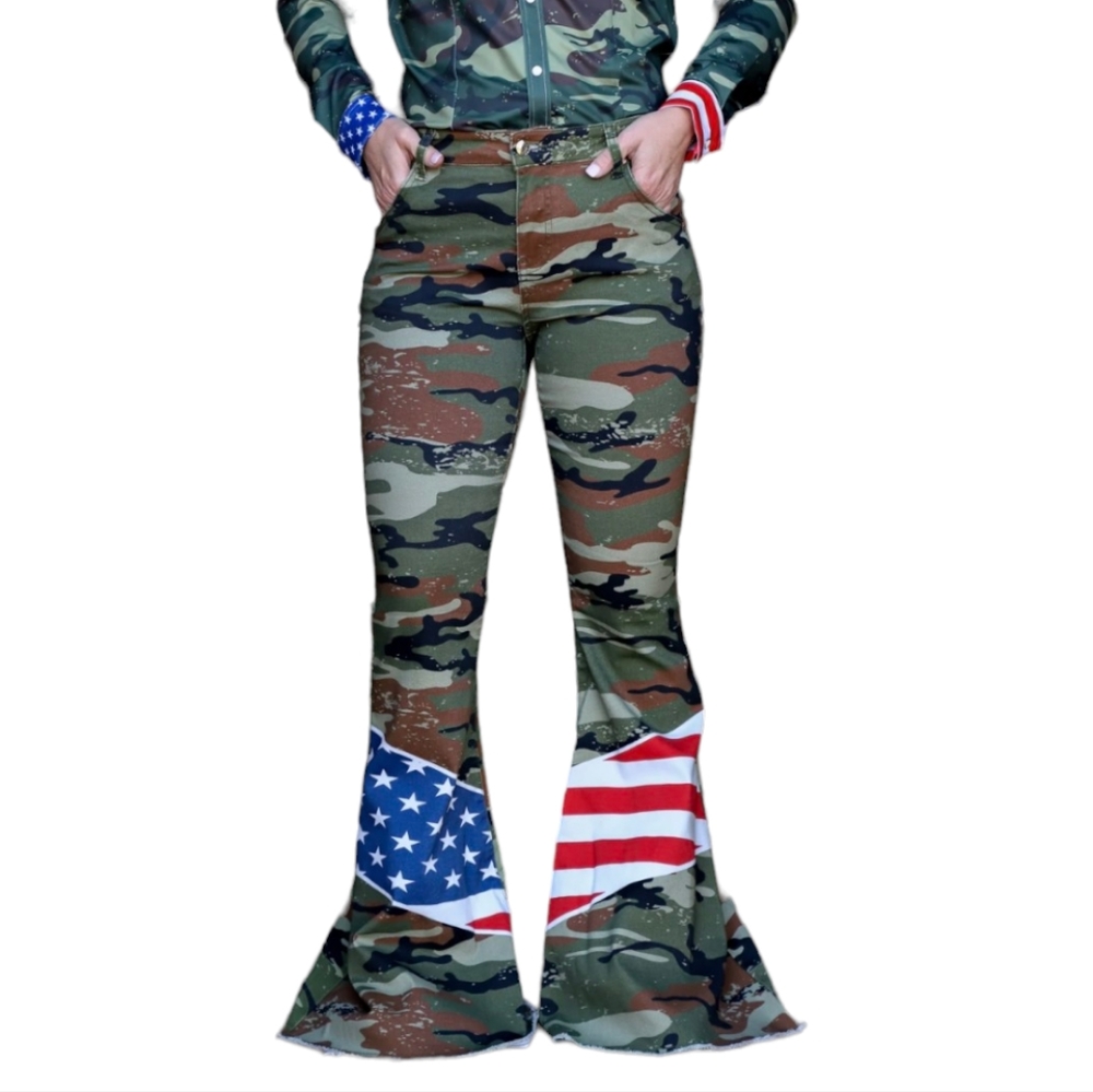RANCH DRESS'N Fallon Taylor "Land of the Free" camo & flag super flare jeans sz6